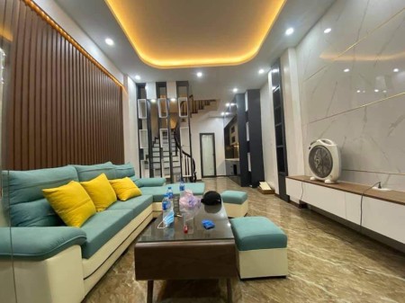 Bán Nhà Hoàng Mai dt 32m 5 tầng, mặt tiền 3.5m ô tô đỗ cửa, nhà siêu đẹp, giá chỉ 3.5 tỷ