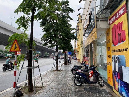 Bán gấp nhà Mai Dịch, 38m2, ngõ rộng sạch sẽ, gần ô tô, giá 3.1 tỷ