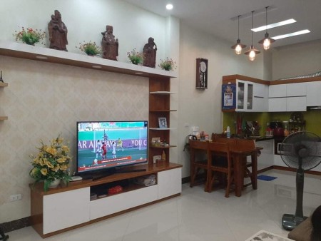 Bán Nhà Lô Góc Cầu Giấy, DT 68m2, 4T, MT 6m, Giá 5.5 Tỷ.