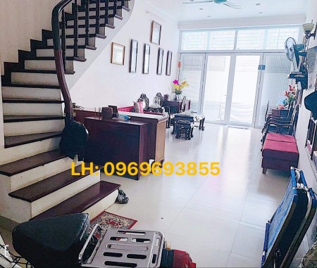 Bán nhà Chùa Láng tiện kinh doanh lô góc gara diện tích 55m2 5 tầng, mặt tiền 4,5m, giá 7xxx