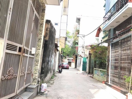 Nhà 3,5 Tầng tại Trầu Quỳ, Gia Lâm đường 4m , Ô tô thông. 0983253436