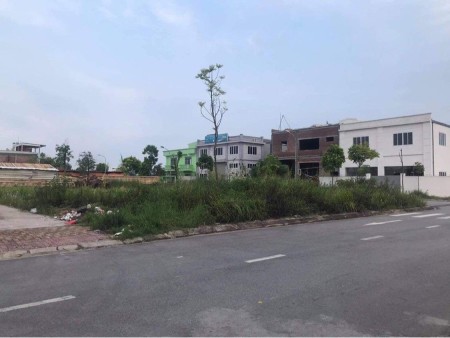 Diện tích sử dụng 437m2 đất mặt tiền 16,5m. đường 2 container tránh nhau, lh 0906681339