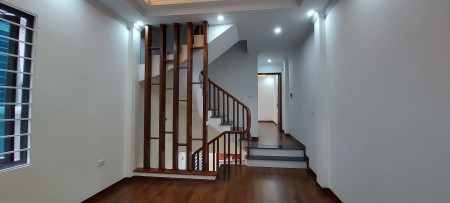 Chính chủ bán nhà Ngõ 42 Yên Hoà diện tích sử dụng 46m2, xây 5 tầng, mặt tiền 4m.
