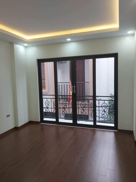Bán nhà Nguyễn Văn Cừ, Long Biên, 55m, 5 tầng, giá 5.29 tỷ. Ô tô vào nhà!