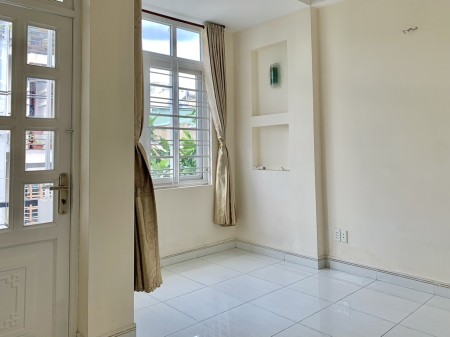 Cho thuê nhà nguyên căn MẶT TIỀN 5 lầu NGAY CHỢ TÂN MỸ