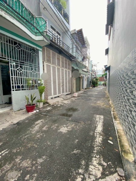 Bán gấp Hòa Bình giảm chào 500tr 4 x 10 HXH chỉ nhỉnh 4 tỷ thương lượng