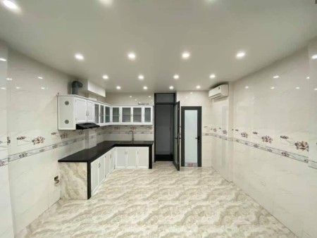 Bán nhà mặt phố Phạm Văn Đồng, mt 6m, nhà 5 tầng mới tinh, giá chỉ hơn 9 tỷ, lh 0399298888