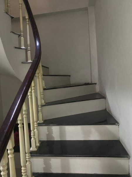 Bán nhà Đường Láng Cầu Giấy 45 m x 5 tầng mặt tiền 4 m giá 5.3 tỷ