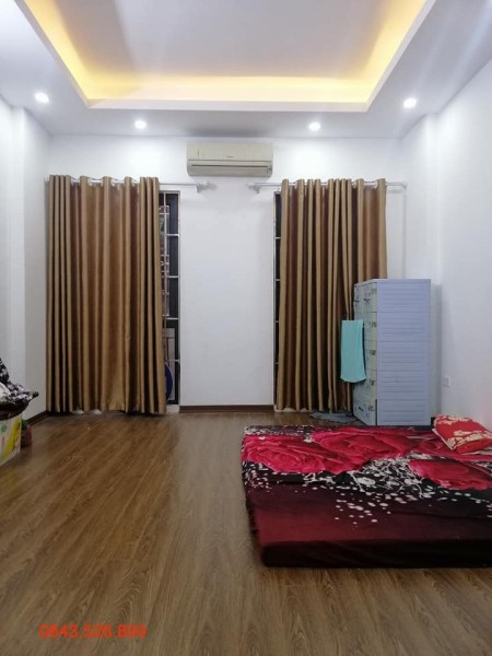 Bán nhà phố Hoàng Mai, ô tô đỗ cổng, sân rộng, diện tích sử dụng 33m2 giá nhỉnh 3 tỷ.