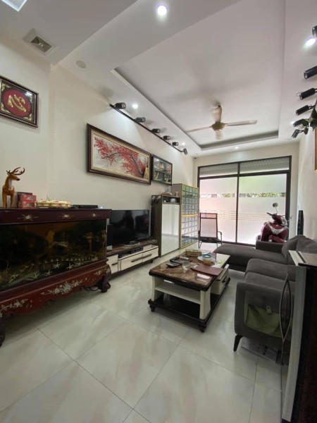Bán Gấp nhà Nguyễn Hoàng 40m2, 6 tầng MT 4m, thang máy, tặng nội thất xịn, nhỉnh 5 tỷ