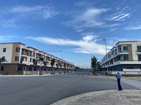Bán shophouse diện tích sử dụng 120m2, khu đô thị Centa City Vsip Bắc Ninh, lh 0919813969