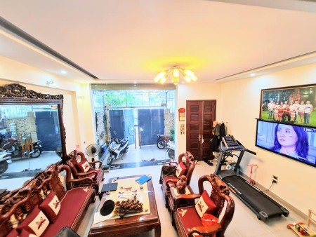 Cần tiền bán gấp nhà Nguyễn Văn Cư, dtsd 49m2, 5 tầng mặt tiền 4.5m, giá hơn 4 tỷ sổ sẵn