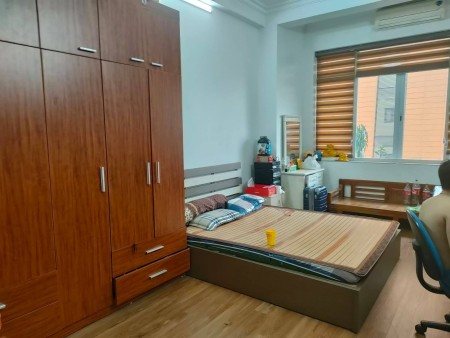 Cần bán gấp nhà mặt phố Trung Liệt - Đống Đa - Lô góc - 6 tầng thang máy.