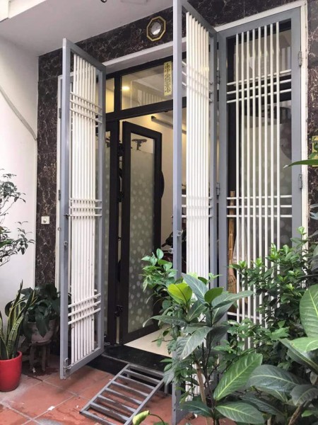 nhà đẹp ,2 mặt thoáng ,đủ công năng ,tặng nội thất