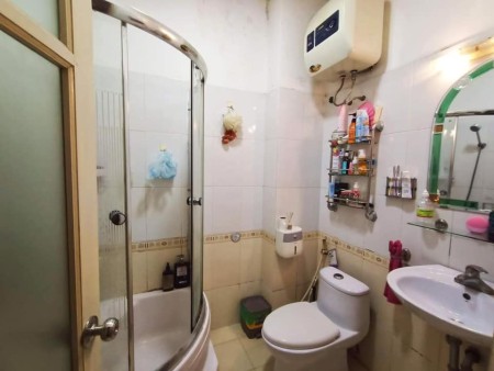 Bán nhà gần Ngã Tư Sở. 30m x 5T, nhà đẹp ở ngay. 2.6 tỷ.