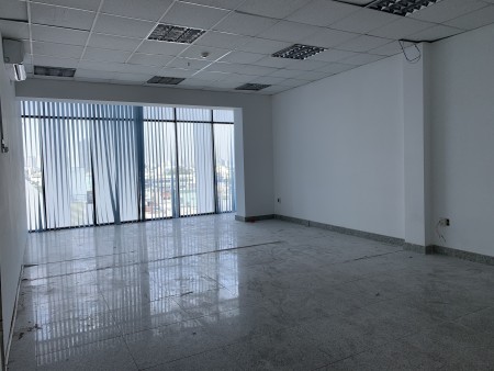 Cho thuê văn phòng view kính 50m2 đường CMT8, Quận 3