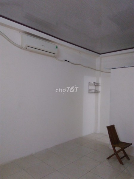 Phòng máy lạnh 20m2: 2.7trieu- 81/13 Hồ Văn Huê, PN