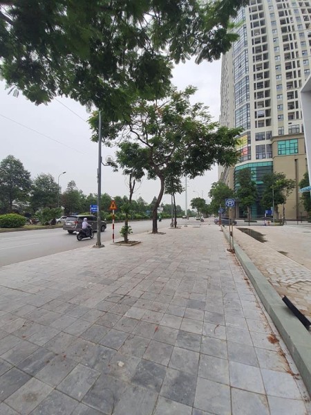 Bán nhà phố Shop house Tố Hữu, kinh doanh sầm uất vỉa hè đá bóng, 100m2, giá nhỉnh 26tỷ