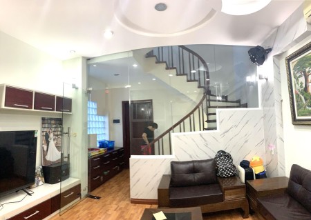 Nhà ngõ 302 Đường Láng 60m2 an ninh tốt, dân trí cao, nhà cực đẹp