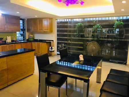Bán gấp 1 căn lô góc dtsd 80m2 đường Hoàng Quốc Việt ô tô tránh giá chỉ 14.2 Tỉ