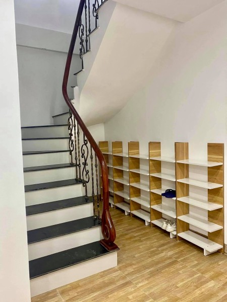BÁN NHÀ ĐẠI LA, HAI BÀ TRƯNG - 48M2 - 2 THOÁNG - BA GÁC - SÂN ĐỂ XE RỘNG - CHỈ NHỈNH 4 TỶ.