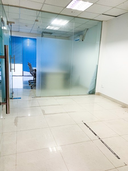 Văn phòng nhỏ xinh view kính 35m2 đường CMT8, Quận 3