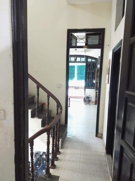 Nhà Văn Miếu 4 tầng sổ đỏ 43m, oto đỗ cổng 3 tỷ