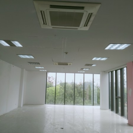 Cho thuê văn phòng chuyên nghiệp phố Chùa Láng diện tích 80m2 giá 22tr/tháng view đẹp