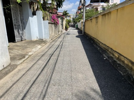 Vỡ nợ, cần bán gấp mảnh đất tại xóm 1 Đông Dư, Diện tích 38m2, vì trí đẹp, ngõ ô tô vào.