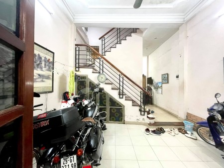 Bán nhà Yên Hòa dtsd 33m2 5 tầng 10m ra ngõ oto tránh gần trường các cấp