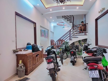 Bán nhà ngõ 162 Nguyễn Văn Cừ diện tích 55m2, 6 tầng, Giá: 6.1 tỷ