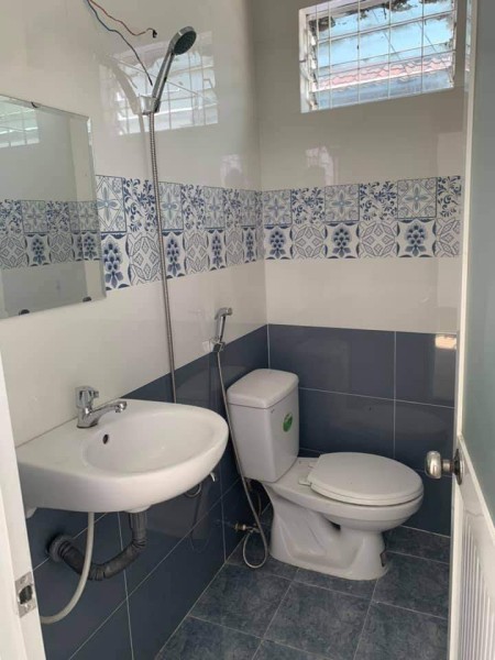 Bán nhà đẹp thông thoáng, diện tích 56m2, Nguyễn Kiệm mới có sân rộng, giá bnas 4.45 tỷ