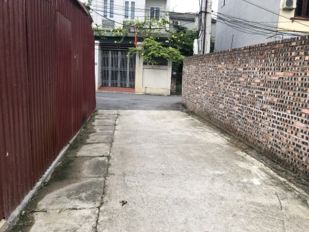 Một suất duy nhất dt 50m2 đất hai mặt thoáng oto 7 chỗ đỗ cửa xã Đa Tốn, Gia Lâm, Hà Nội.