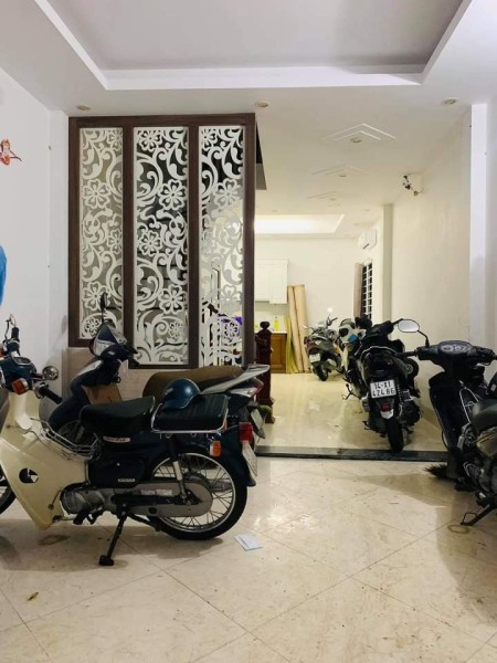 Bán nhà nguyên căn ba mặt thoáng Vĩnh Viễn, sân để xe tiềm năng khu vực, 5 tầng kiên