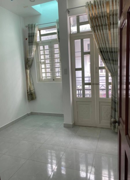 Bán nhanh nhà dưới 2 tỷ ở Tân Bình, Lạc Long Quân diện tích sử dụng 14,5m2, giá chỉ 1 tỷ 7