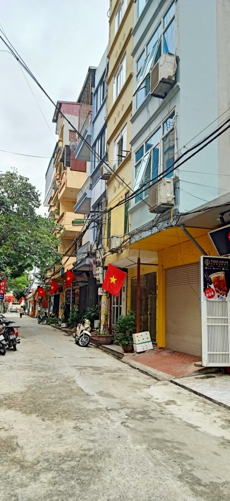 Bán Nhà P. Đức Thắng ,Vị trí Đẹp ,ô tô đỗ cửa , Kinh doanh , DT 50m2 ,nhỉnh 3 tỷ