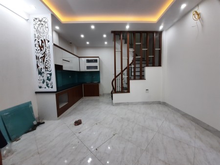 Bán nhả riêng phố Đại La, Hai Bà Trưng, diện tích sử dụng 25m2 x5 tầng mới, giá 3,1 tỷ