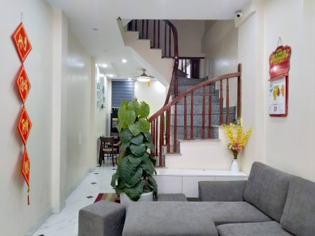 Bán nhà nhỏ xinh hoa hậu Hữu Hưng, gí bán 2.2 tỷ, tương lại tươi sáng, sổ chính chủ