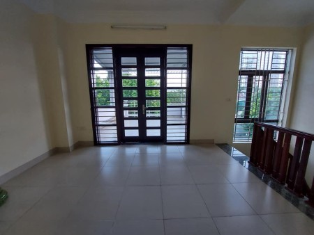 Bán nhà tại Thái Hà 3 mặt thoáng vĩnh viễn có sân để xe tiềm năng khu vực, đúc 3 tầng