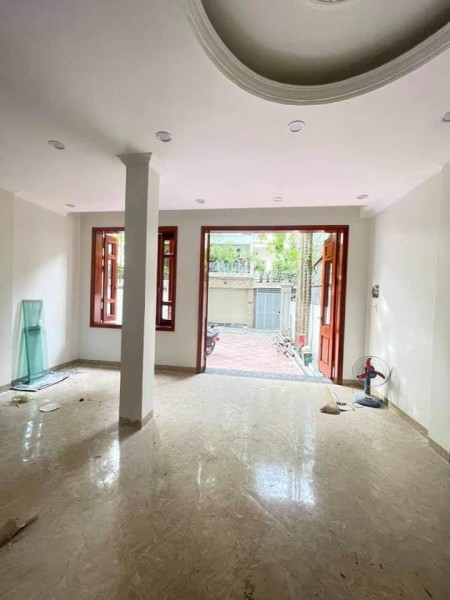 Bán nhà Biệt thự Hồ Tây 110m Ô tô vào nhà Giá chỉ bằng nhà ngõ liên hệ 0975648579