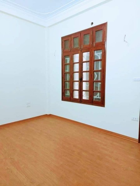 Cần Bán Nhà Cự Lộc 32m2 giá 3.5 tỷ- 2 thoáng, 4 ngủ- Nhà đẹp, tự xây .