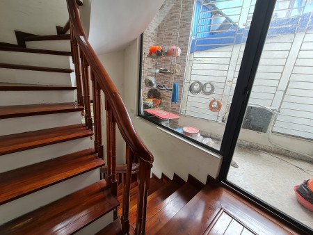 Ngõ phố Đội Cấn diện tích sử dụng 55m2 5 tầng, ngõ rộng, giá bán 4.2 tỷ lh 0988899816