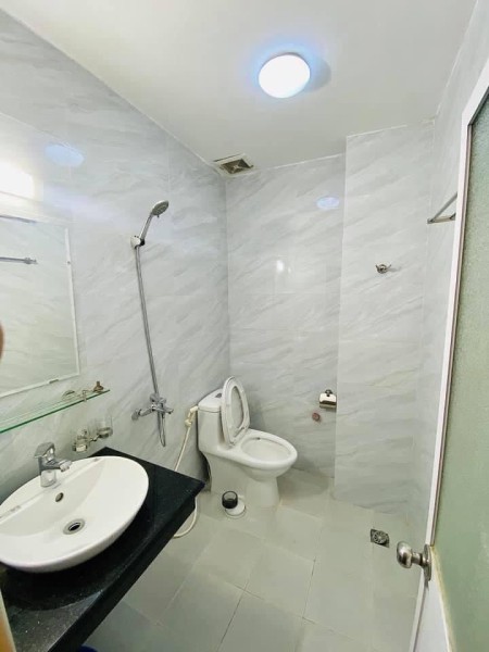 Cần bán nhà mặt phố Bồ Đề, Quận Long Biên, diện tích sử dụng 31m2, 4 tầng, giá bán 4 tỷ