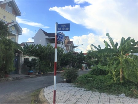 Bán đất mặt tiền đường An Phú Đông 10, diện tích 714m2 (18mx10), giá bán chỉ 11.9 tỷ