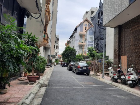 Phân lô, vỉa hè, ô tô tránh Hoàng Đạo Thành 70M*5T, MT4.4m, 9.85 tỷ. 0964335258