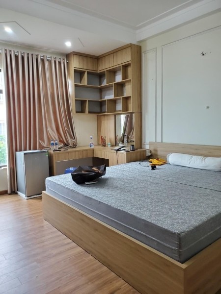 Bán nhà gara ô tô Hoàng Ngân, nhà mới ở ngay diện tích sử dụng 56m2 6 tầng, giá 7 tỷ 2