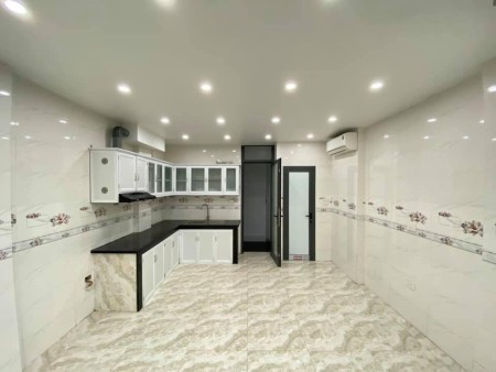 Bán nhà mặt phố Phạm Văn Đồng, diện tích sử dụng 33m2, mặt tiền 6.0 m giá bán 9.6 tỷ