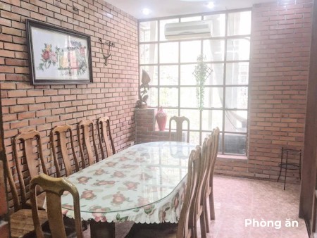 Cho Nữ thuê 1 Phòng trong Căn hộ 130m2 - 20 Láng Hạ, Đống Đa, đối diện rạp Quốc Gia