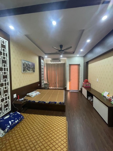 Bán nhà mặt phố Quang Lãm Quận Hà Đông, 2 mặt thoáng diện tích 75m2, mt 7.3m, giá 6.3 tỷ