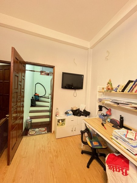 Bán nhà Bạch Mai diện tích 25m2 4 tầng, giá 2.6 tỷ, nhà đẹp, gần phố, nhiều tiện ích, lhcc